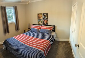 2 bedrooms, desk, iron/ironing board, WiFi
