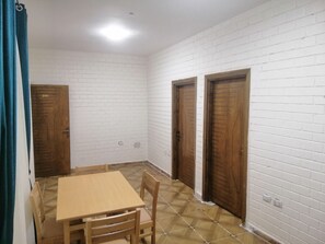 全景套房, 2 間臥室 | 埃及棉床單、高級寢具、遮光窗簾/窗簾、免費 Wi-Fi