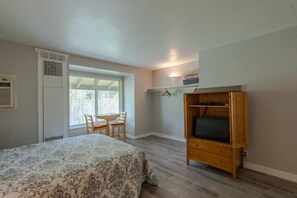 Studio | Living area | 40-inch flat-screen TV with cable channels