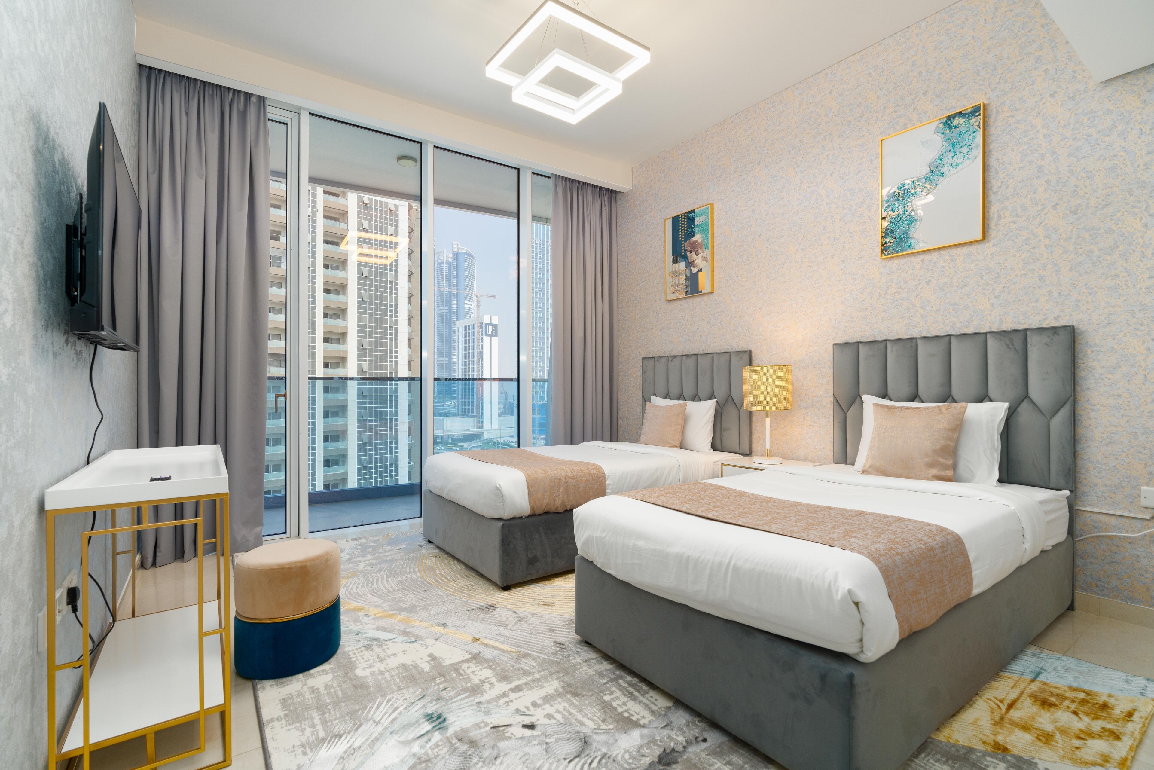 Grand appartement, 2 slaapkamers, balkon, uitzicht op het water | Individueel gedecoreerd, individueel gemeubileerd, een bureau