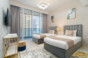 Decoración personalizada, muebles diferentes y escritorio 