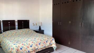4 chambres, bureau, Wi-Fi gratuit, draps fournis