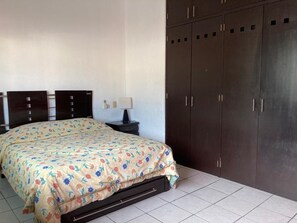 3 soverom, skrivebord, wi-fi (inkludert) og sengetøy