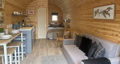 Cosy cabin near Tenby & Saundersfoot, great for a romantic break or to escape