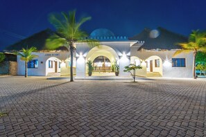 Front of property - JUMBO CLUB WATAMU (Watamu)