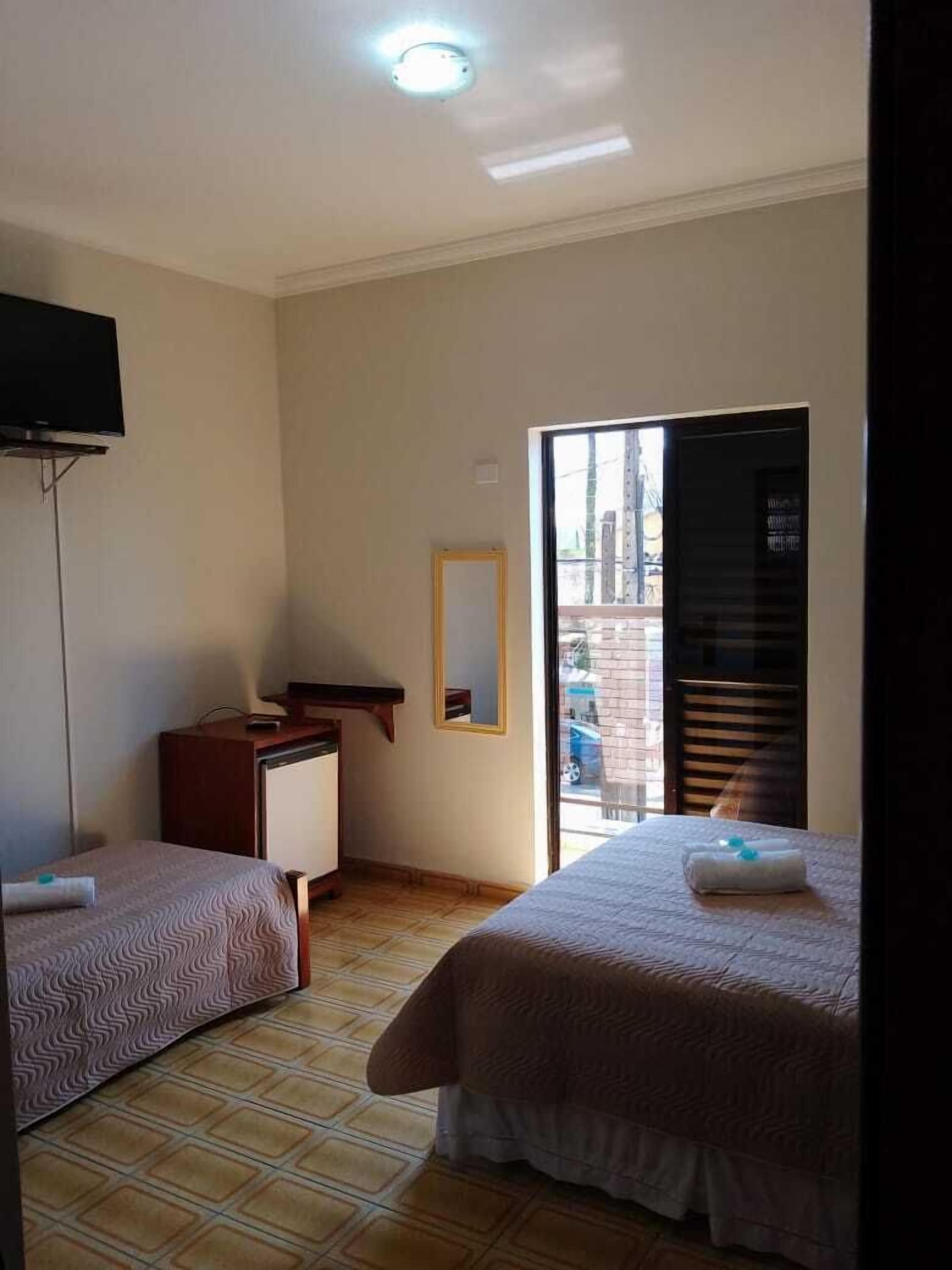 Hypo-allergenic bedding, blackout curtains, free WiFi, bed sheets