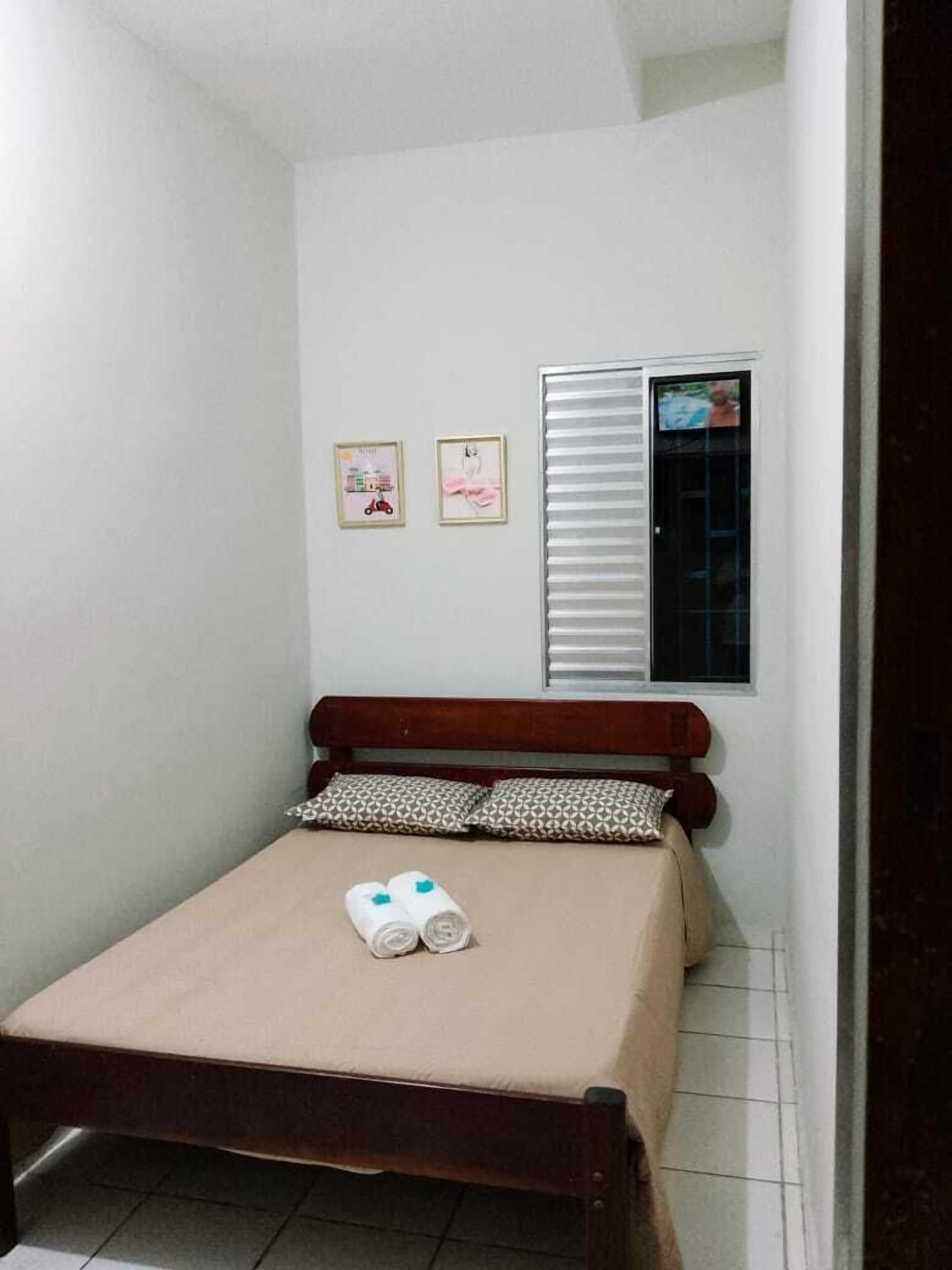 Hypo-allergenic bedding, blackout curtains, free WiFi, bed sheets