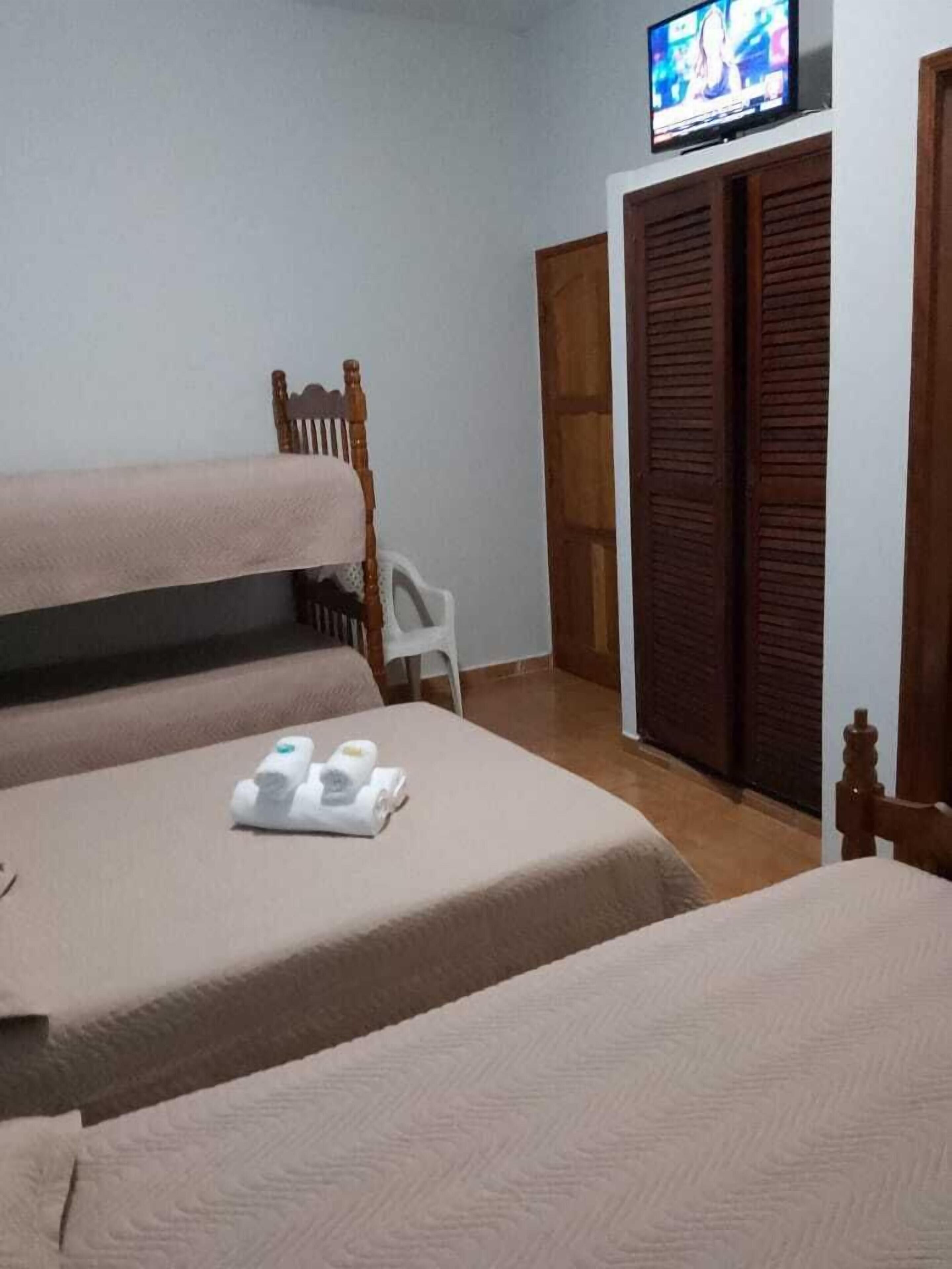 Hypo-allergenic bedding, blackout curtains, free WiFi, bed sheets