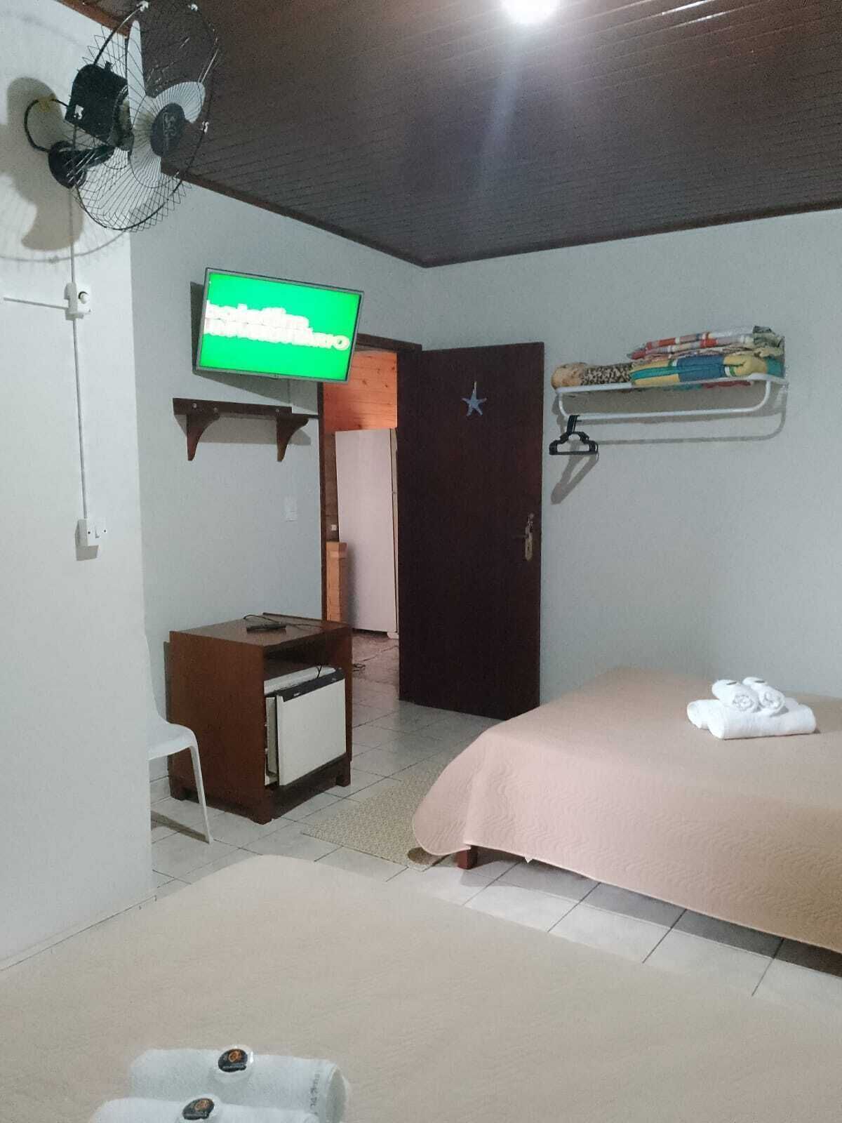 Hypo-allergenic bedding, blackout curtains, free WiFi, bed sheets