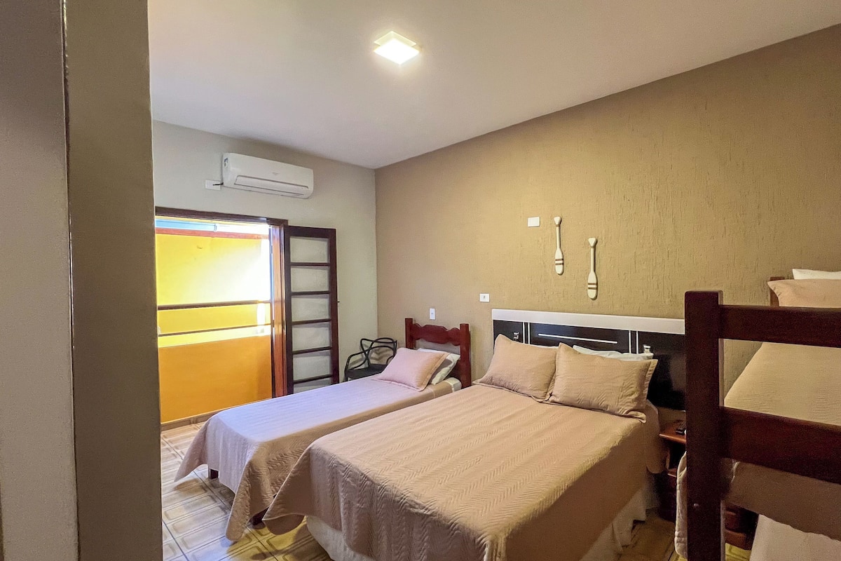Family Room | Hypo-allergenic bedding, blackout curtains, free WiFi, bed sheets