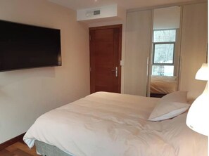 2 bedrooms - Dept. New in Calacoto, with the option of daily cleaning (La Paz)