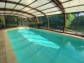 Indoor pool, outdoor pool - Quiet house in nature, large swimming pool,beach 2 kms away,3 bedrooms, sea view (Talasani)