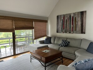 Living area - Spacious and cozy single family house next to Quechee ski hill (Hartford)