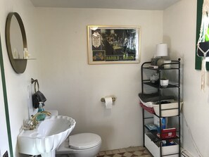 Combined shower/tub, hair dryer, towels, soap - Historic Converted Church - 5 minutes from Lake Michigan! (Coloma)