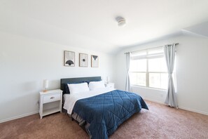 4 bedrooms, desk, iron/ironing board, free WiFi - A Spacious And Fully Stocked House (Fort Worth)