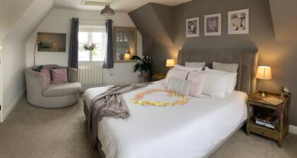 The Loft at Peake’s Retreats + private hot tub