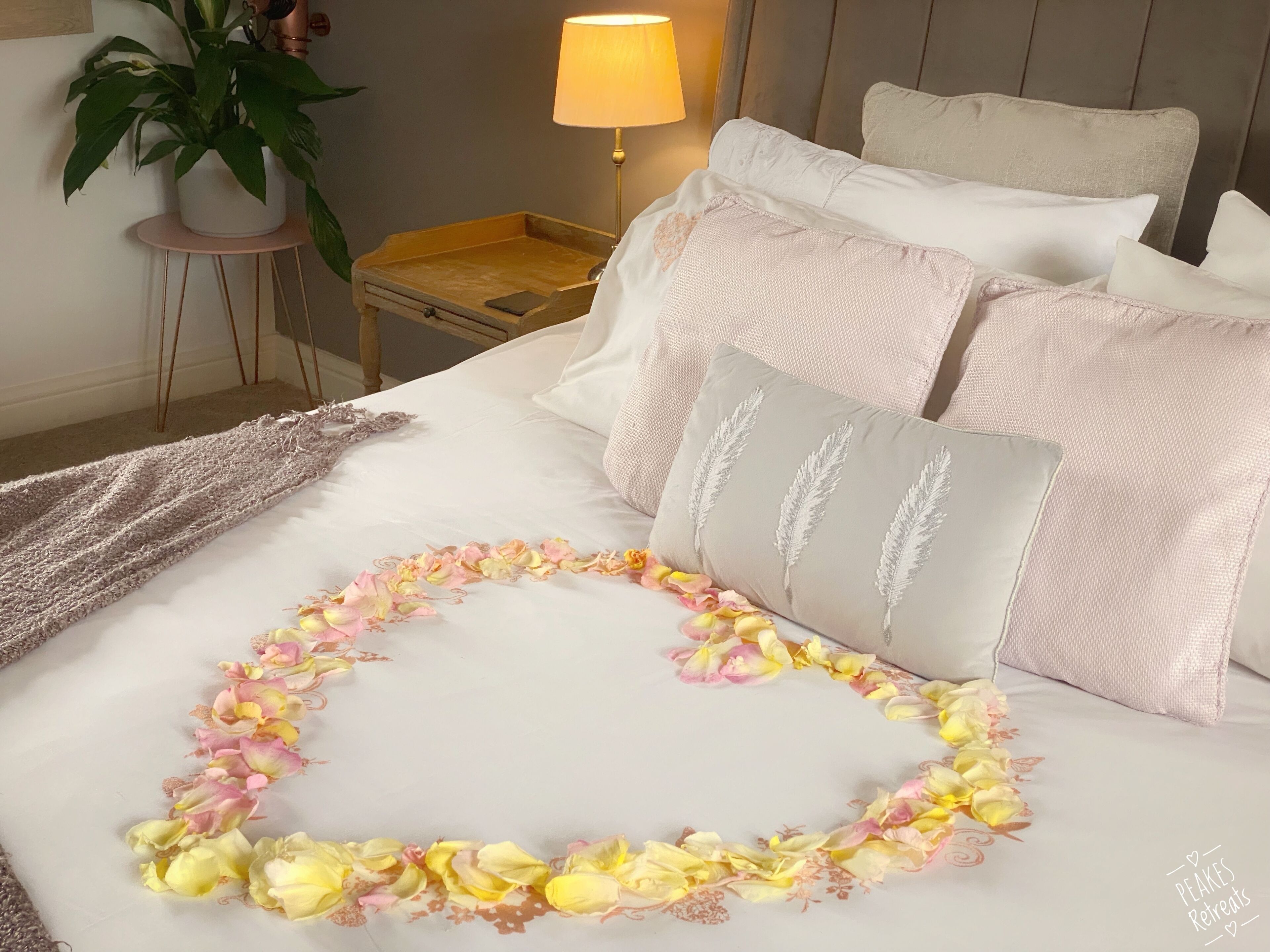 1 bedroom, travel cot, WiFi, bed sheets