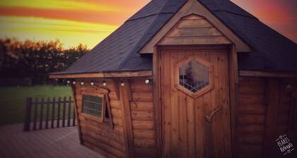 The Loft at Peake’s Retreats + private hot tub
