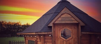The Loft at Peake’s Retreats + private hot tub
