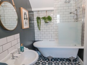 Cottage | Bathroom | Shower