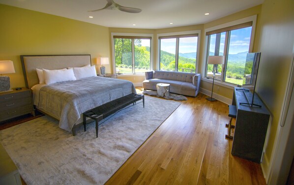 5 bedrooms, desk, iron/ironing board, free WiFi