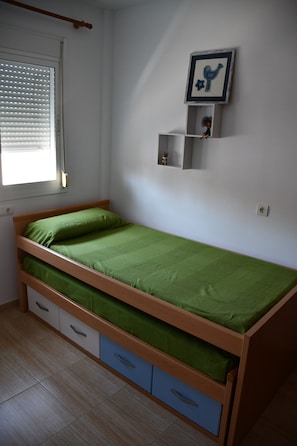 3 soveværelser, skrivebord, strygejern/strygebræt, weekendseng