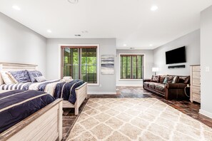 3 habitaciones, tabla de planchar con plancha, internet y ropa de cama 