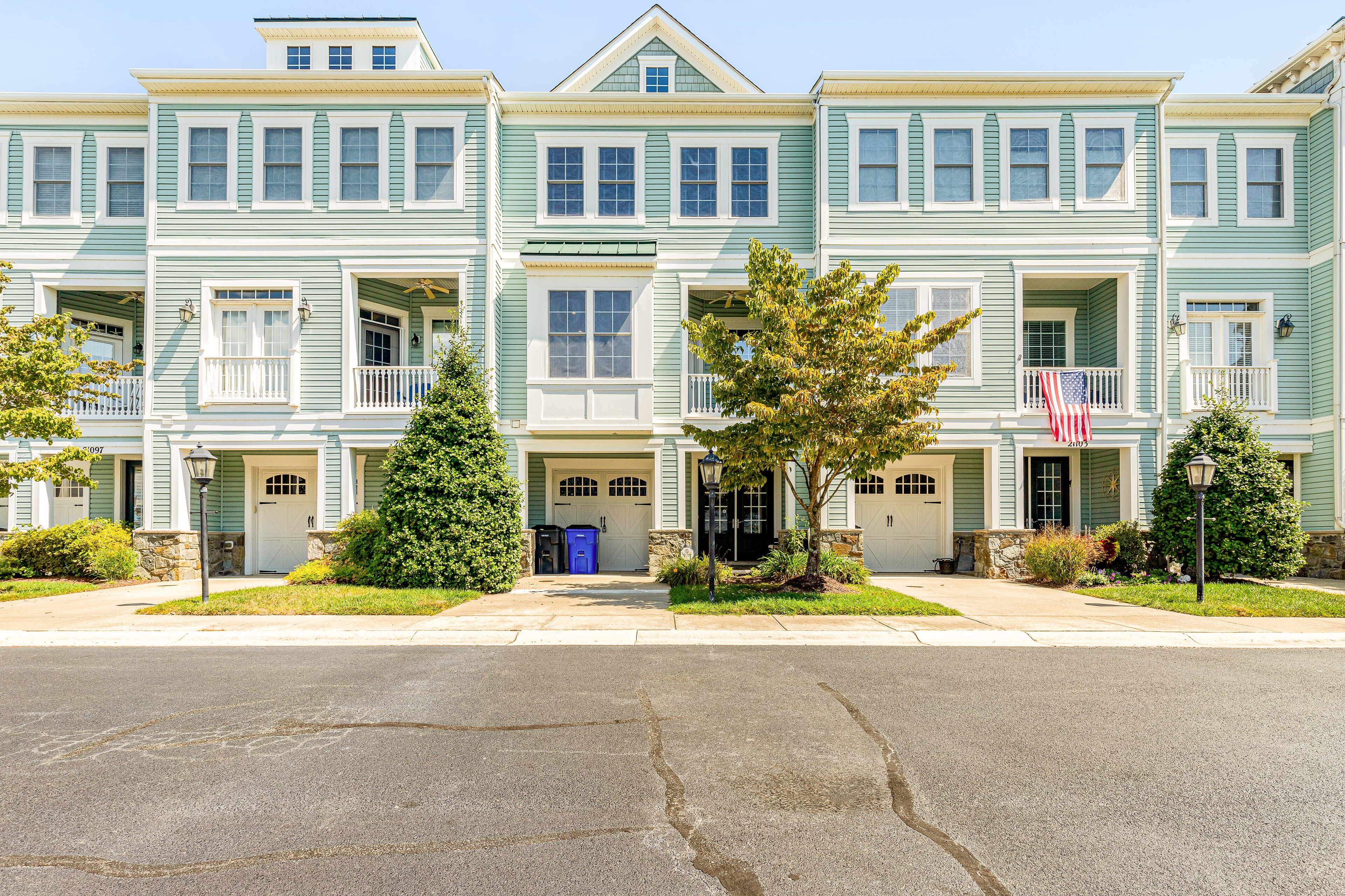 Sawgrass at White Oak Creek dog-friendly townhouse with a pool, tennis, & AC