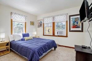 2 slaapkamers, een strijkplank/strijkijzer, internet, beddengoed