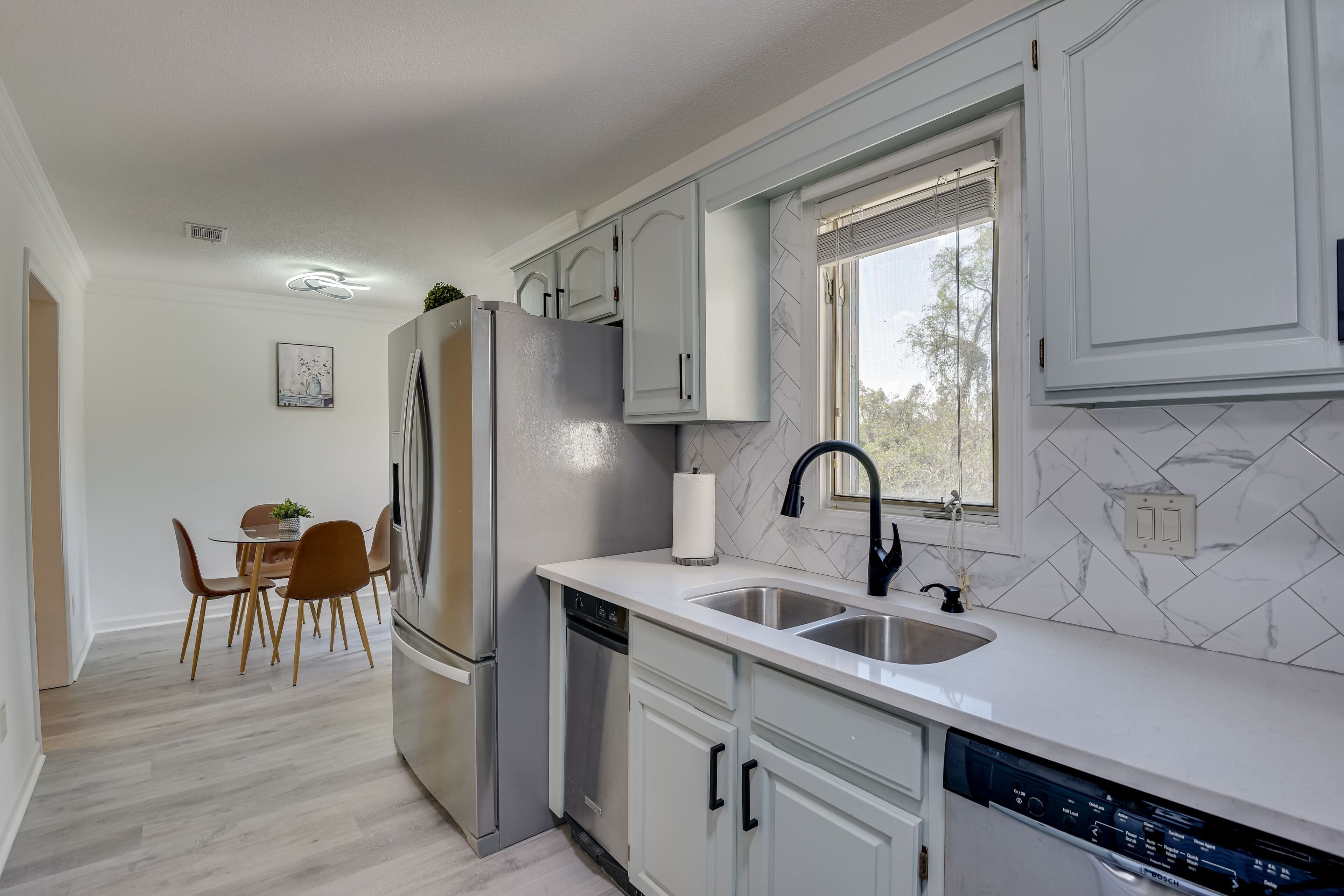 Signature Townhome, 3 Bedrooms, Balcony, River View | Private kitchen | Fridge, microwave, oven, stovetop