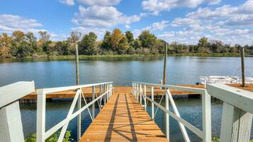 Signature Townhome, 3 Bedrooms, Balcony, River View | Water view