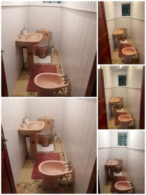 Douche, bidet, papier toilette