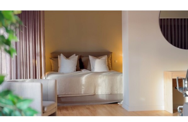 Premium bedding, down comforters, desk, blackout drapes