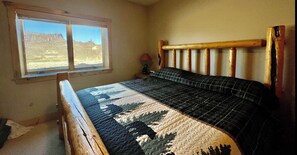 5 bedrooms, desk, iron/ironing board, WiFi