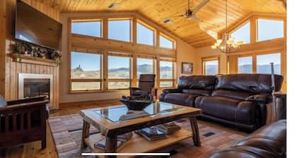 Experience the Magic of Wapiti Valley in Luxury. Stunning Views-East Yellowstone