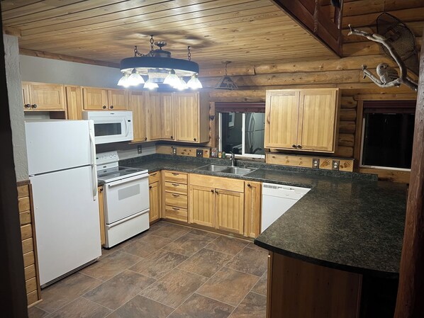 Mikrowelle, Ofen, Herdplatte, Geschirrspüler