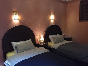 14 bedrooms, travel crib, free WiFi - Spacieux Riad Très Bien Situé 400m2 de Terrasse (Meknès)