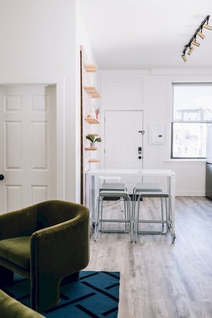 Interior - The Neighborhood Hotel - Lincoln Park (Chicago)