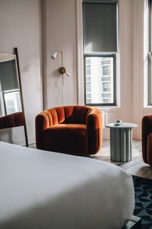 Egyptian cotton sheets, premium bedding, down duvets, memory-foam beds - The Neighborhood Hotel - Lincoln Park (Chicago)