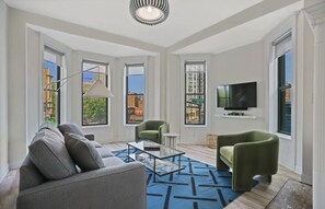 Apartment | Wohnzimmer | 50-Zoll-Smart-TV mit Digitalempfang