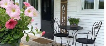 Vermont Country Cottage (Near Village)