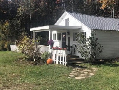 Vermont Country Cottage (Near Village)
