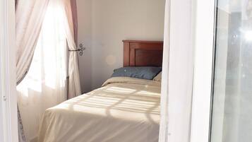4 chambres, coffres-forts dans les chambres, bureau