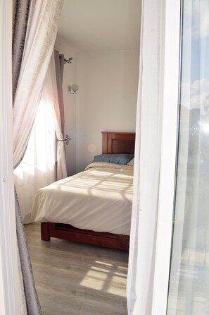 4 bedrooms, in-room safe, desk, iron/ironing board