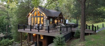 Pet-Friendly Delta Cabin w/ Private Hot Tub!