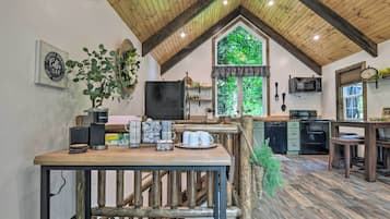Réfrigérateur, micro-ondes, plaque de cuisson, lave-vaisselle