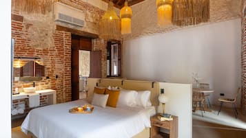 Junior Room, 1 Bedroom, Non Smoking, Private Bathroom | Desk, laptop workspace, blackout drapes, iron/ironing board