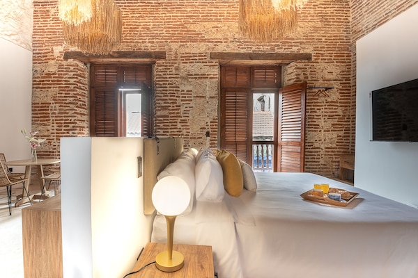 Bureau, espace de travail pour ordinateur portable, rideaux occultants