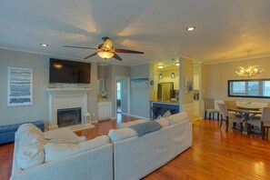 TV, fireplace