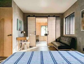 3 bedrooms, desk, travel crib, free WiFi